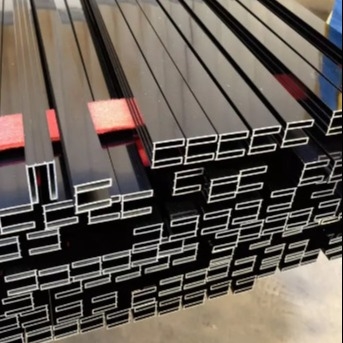 Profilé d'extrusion d'aluminium pour postes de travail 5052 5083 Carré antirouille 5,0 mm