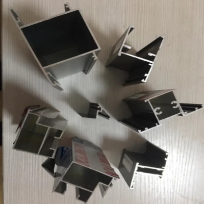 Saupoudrez le profil en aluminium enduit d'extrusion a anodisé la décoration adaptée aux besoins du client par électrophorèse